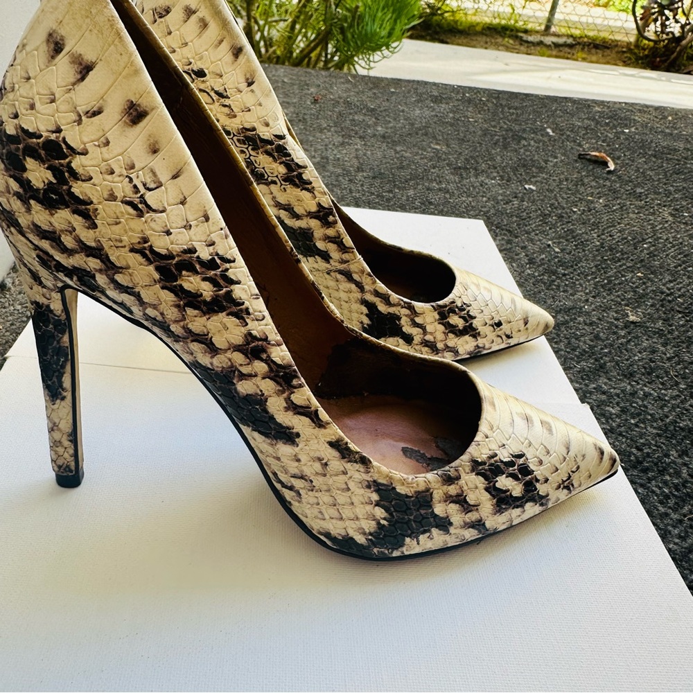 Python print pumps.Size 5.5 - Picture 3 of 5